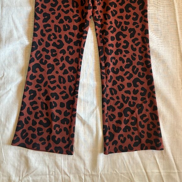Marine Layer Kick Flare Cheetah Knit Pants NWT - Picture 2 of 3